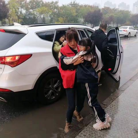 【暖心“护学岗” 携手“护成长”】最美的风景，最暖的守护——宝鸡凤师实验小学107班护学岗纪实