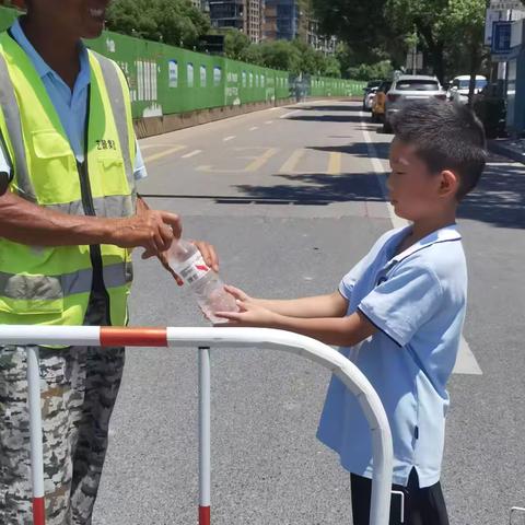 星娃情，送清凉，沁人心 ‍——新星小学309班夏日送清凉