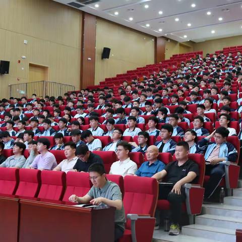 【匠心淬火，技耀征程】——装备制造工程系开展职教周启动仪式暨金牌选手讲座活动