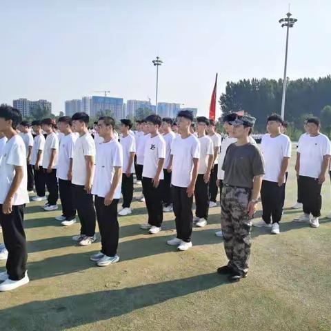 淬火砺剑正当时—装备制造工程系 2025级新生军事素质拓展训练纪实​