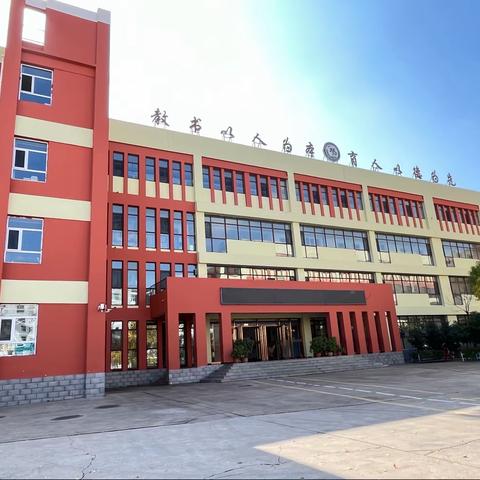 大同市平城区第三十五小学校一年级新生养成教育训练，学习《中小学生守则》、《中小学生行为规范》
