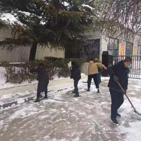 网格携手清积雪 为民服务化隐患