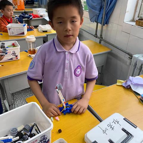 天津路机器搭建社团A班