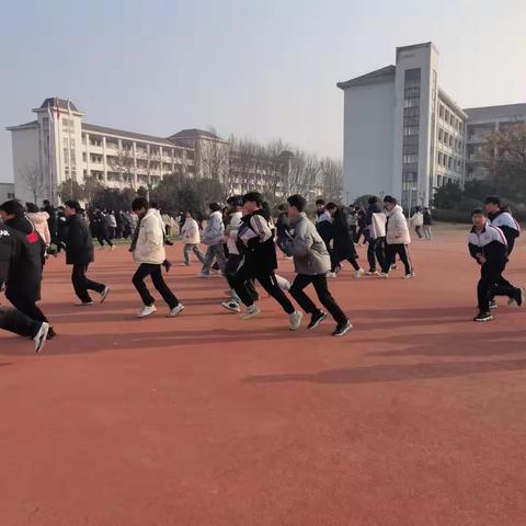 宿城中专开展防震防火应急避险疏散演练活动