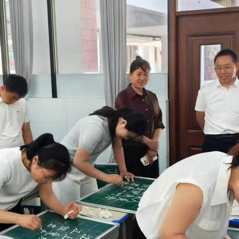 笔墨铸师魂 书写显匠心——东明县第七小学教师粉笔字钢笔字期末考核活动纪实