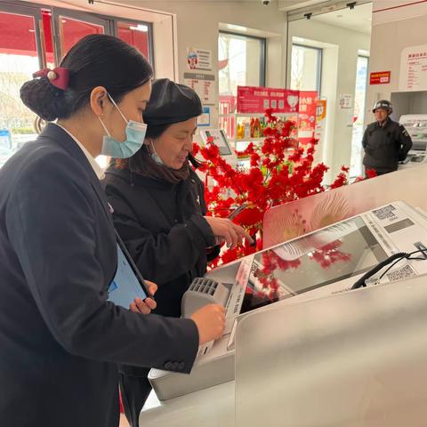 高密支行营业室积极开展“银发客群关爱行动”