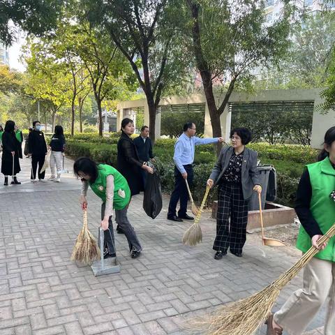 【影山红】志愿服务进社区 环境清理暖人心——翡翠郡社区党委联合山东省立第三医院开展 “双报到”活动