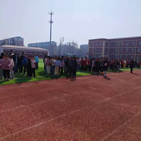 向阳润心 健康同行 春日盛筵 校园活力绽放