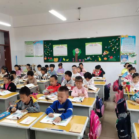 开发区小学1.7班学生在校一日活动