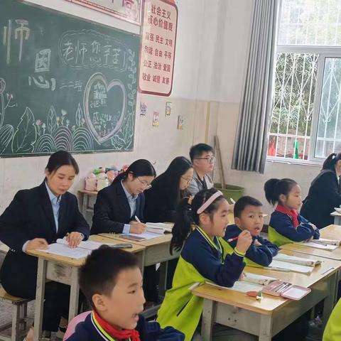 立足课堂深耕耘，听课教研促成长——二年级语文组开展听评课活动