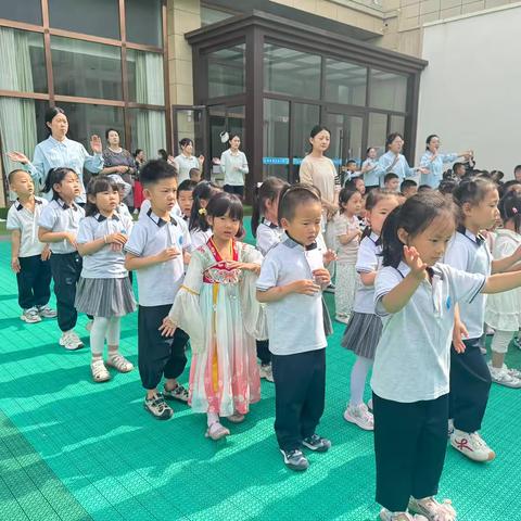 安安宝贝幼儿园中一班升旗仪式圆满举行