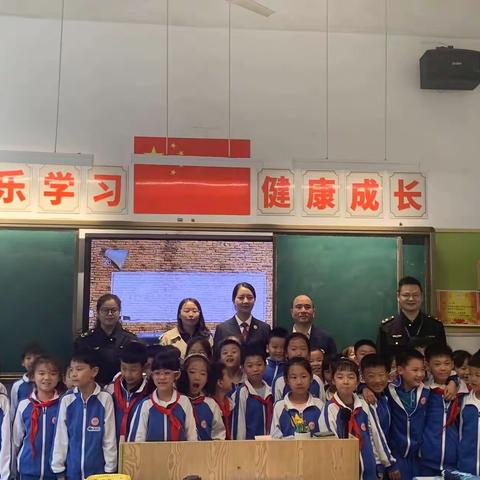 播下法治种 开出安全花—— 鹰潭市师范附属小学开展普 法活动