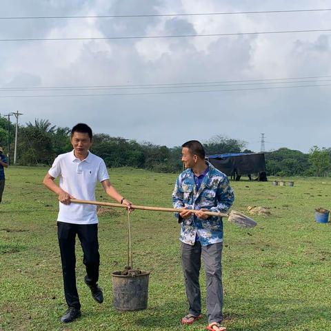 党建引领  锦山镇花园村委会积极开展“六水共治”清理牛粪整洁工作