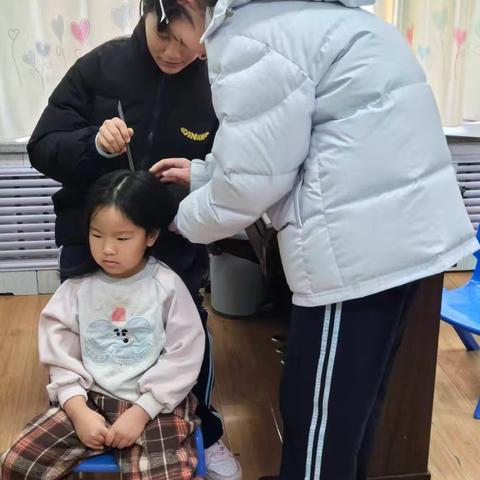 八年级志愿者的幼儿园暖心之旅