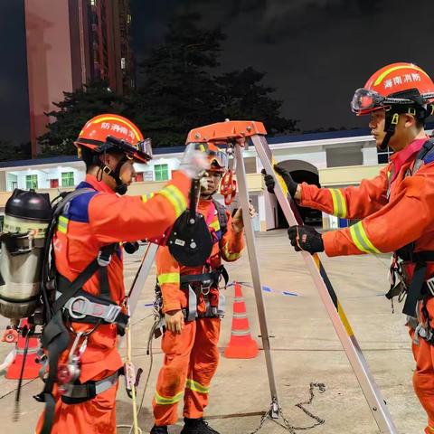 特勤大队积极开展地下有限空间操法训练