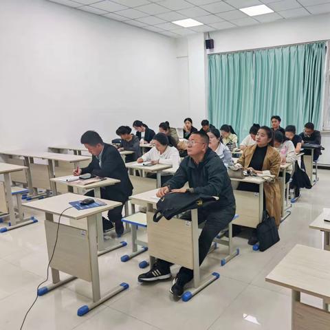 以文为媒，共探经典育人价值——语文组教师参与课改活动