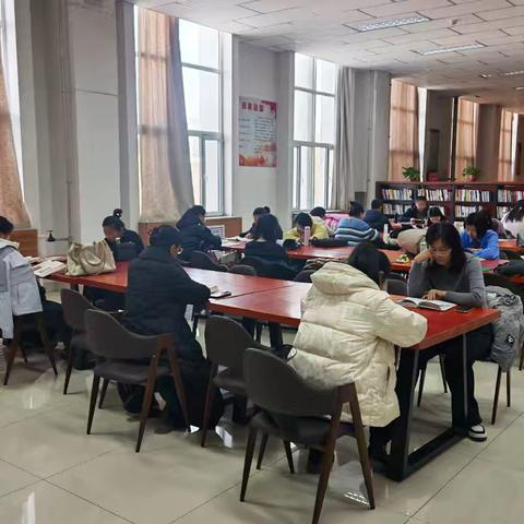 以书为媒，深耕教学 —— 我校高中语文组开展教研活动​