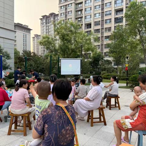 濮东街道锦东社区：暑期观影聚邻里   解暑降温送清凉