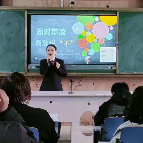 法律伴我成长，远离校园暴力---礼林中学举行“法制教育进校园”法制讲座活动