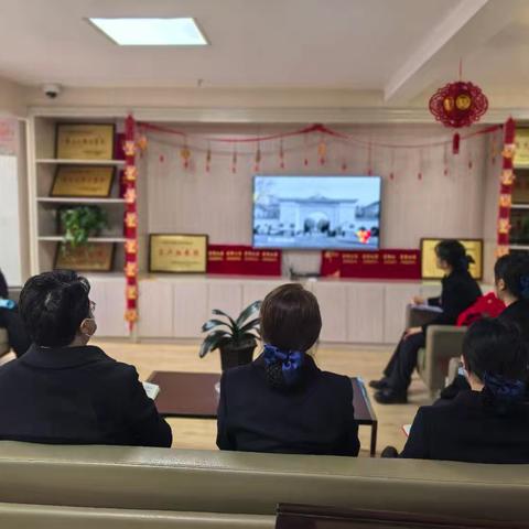 榜样如光，照亮前路