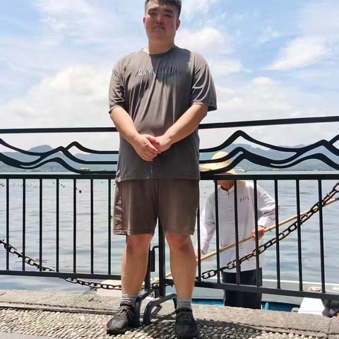 荷风盛夏，阖家游西湖