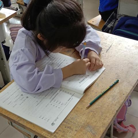 昌乐县贵和小学二年级：团结友爱，携手共进