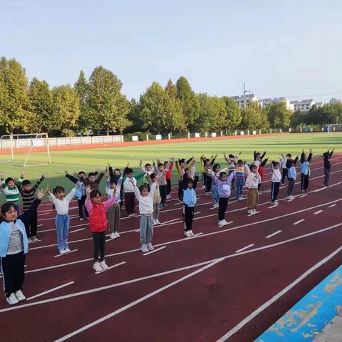 一年级会操展风采：一份耕耘，一份收获！