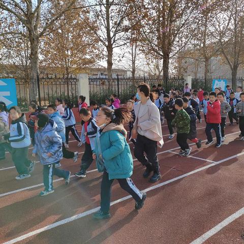 贵和小学一年级：心向朝阳，快乐成长！