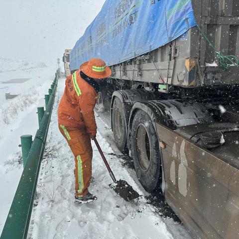 抗风雪斗严寒 橘红救援显担当