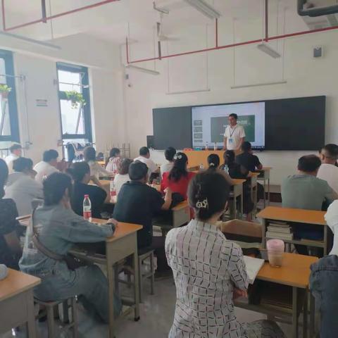 23机器人班家长会－－河南经济贸易技师学院