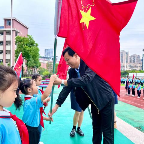 【喜迎少代会，争做好队员】建阳外国语学校小学部新队员入队仪式