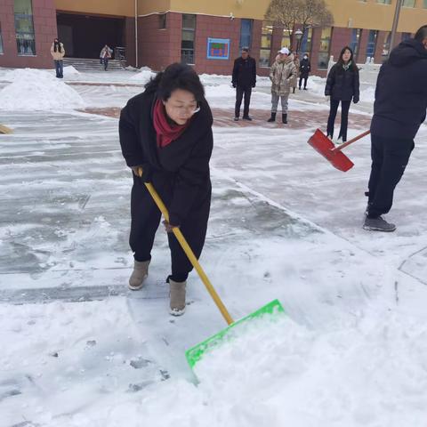 银装素裹美校园 扫雪除冰暖人心——大同大学附属小学家校同行