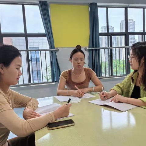 综合组教研-培养学生主体意识，促进学生主体参与