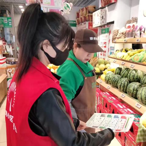 珑岸社区开展垃圾分类入商户宣传活动