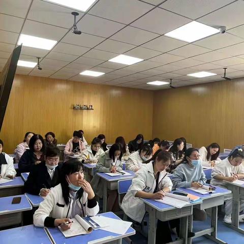 扎兰屯市“学习共同体----深度学习”首期研修活动                     ——蘑小二级培训实记