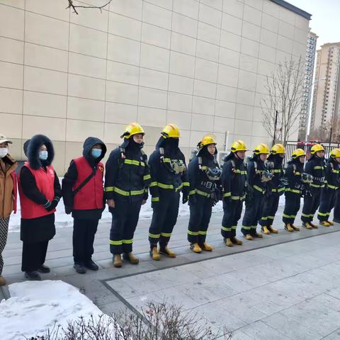 进乡街道松木社区联合华润紫云府物业、电机厂消防救援站开展高层建筑安全消防演练