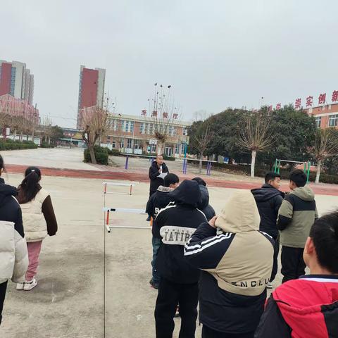 身临其境去体验 模拟实践保安全——马集镇明德小学交通安全知识模拟实践活动