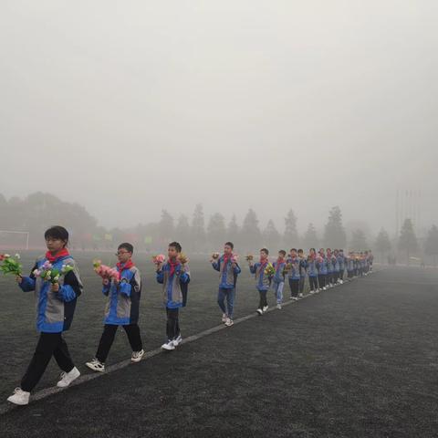 运动展风采，一起向未来                 ——六1班校运会剪影