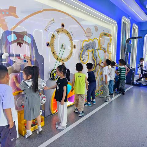 联动续章：甸北社区探访甸柳新村街道科普体验中心，共筑暑期科普成长路