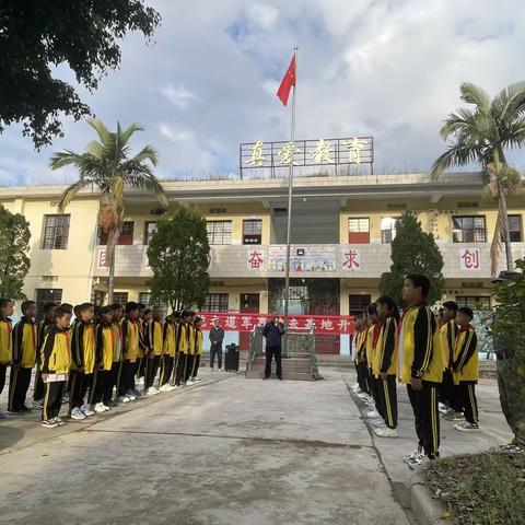 弄璋镇中心小学六年级119班孩子到谦之道军事功夫基地学习锻炼