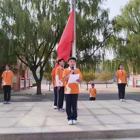 爱粮节粮 不负"食"光——滨城区第十中学开展以“珍惜粮食，从我做起”为主题的升旗仪式