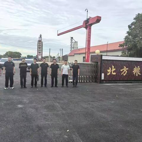 9月15日，市分行风险管理部总经理林洪涛，三农金融事业部副总经理初湧钢、张建来到镇赉县支行开展平行作业，为我行资产质量提升保驾护航。