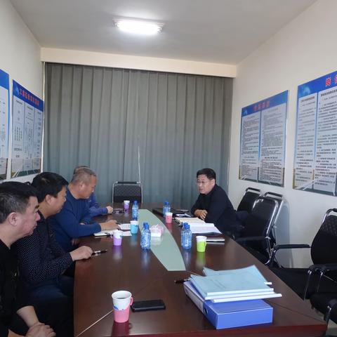 通辽市公路养护中心东来分中心党支部召开专题组织生活会暨民主评议党员工作