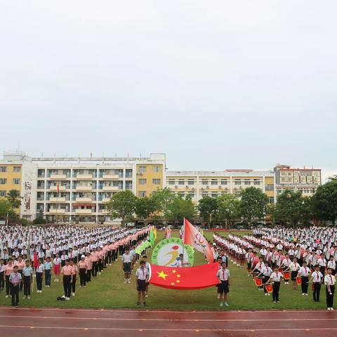 莘莘学子展风华，运动会上绽锋芒 ——记中山小学三年级二班全体同学参加第五届全员运动会