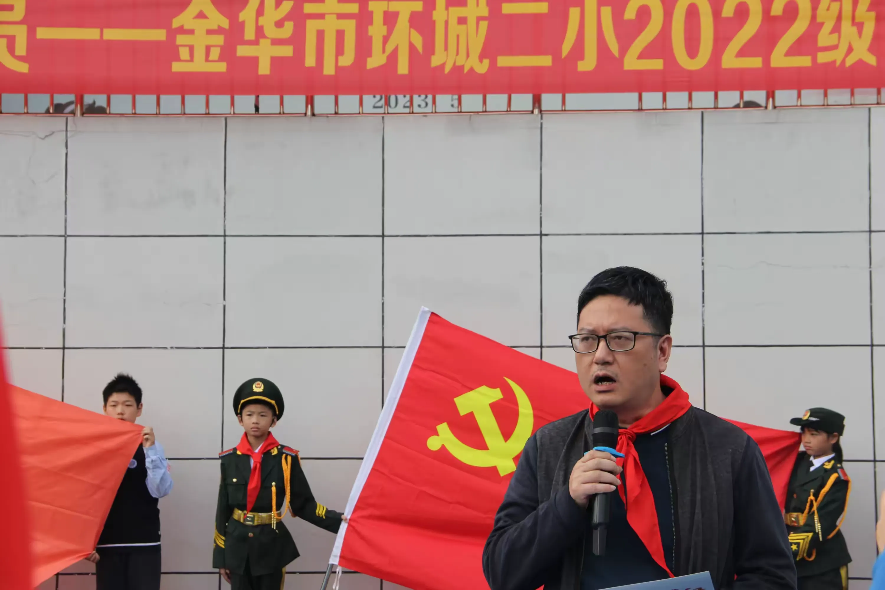 简篇-红领巾心向党 争做新时代好队员——环城二小纪念少先队建队74周年主题队日活动暨2022级新队员入队仪式
