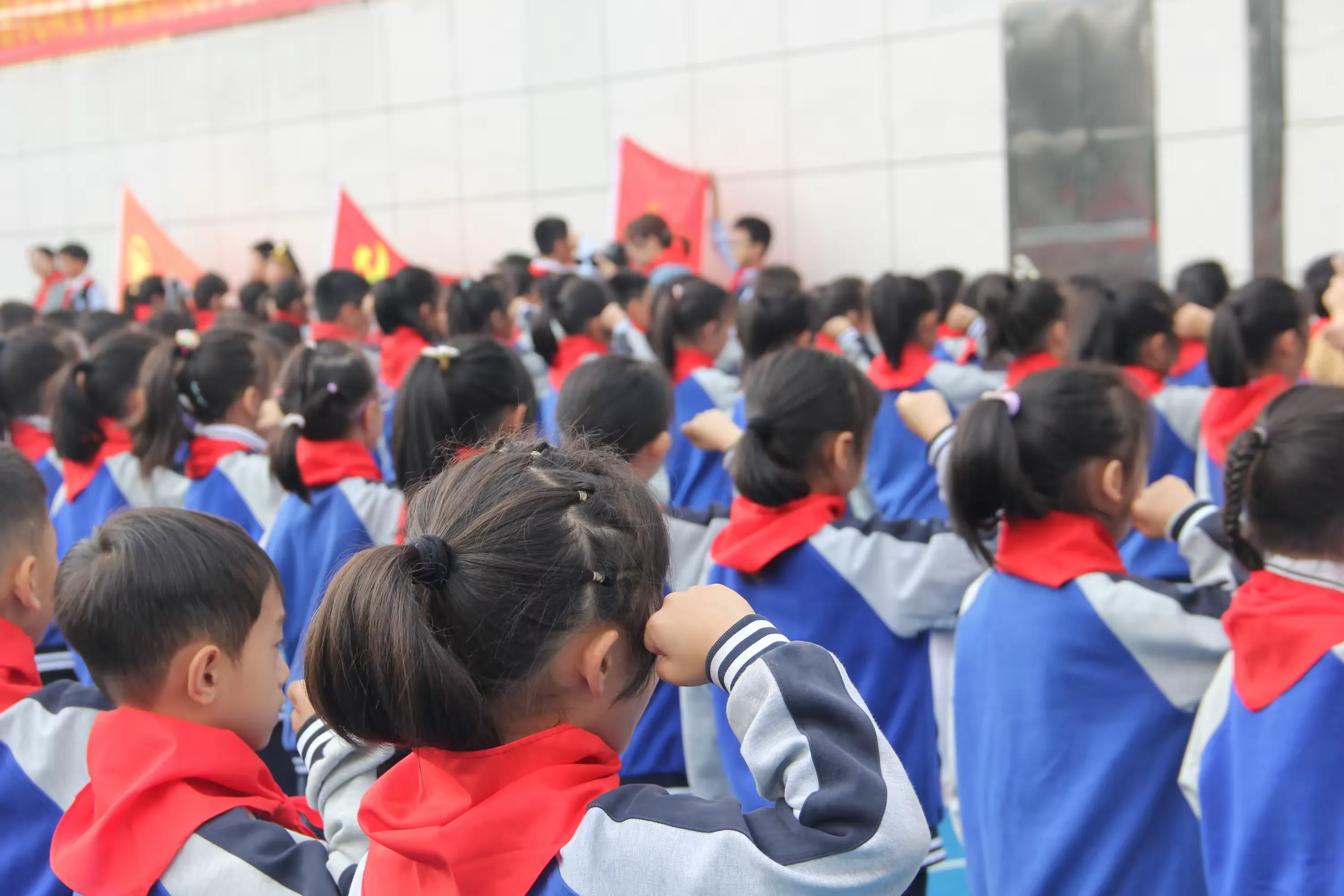 简篇-红领巾心向党 争做新时代好队员——环城二小纪念少先队建队74周年主题队日活动暨2022级新队员入队仪式