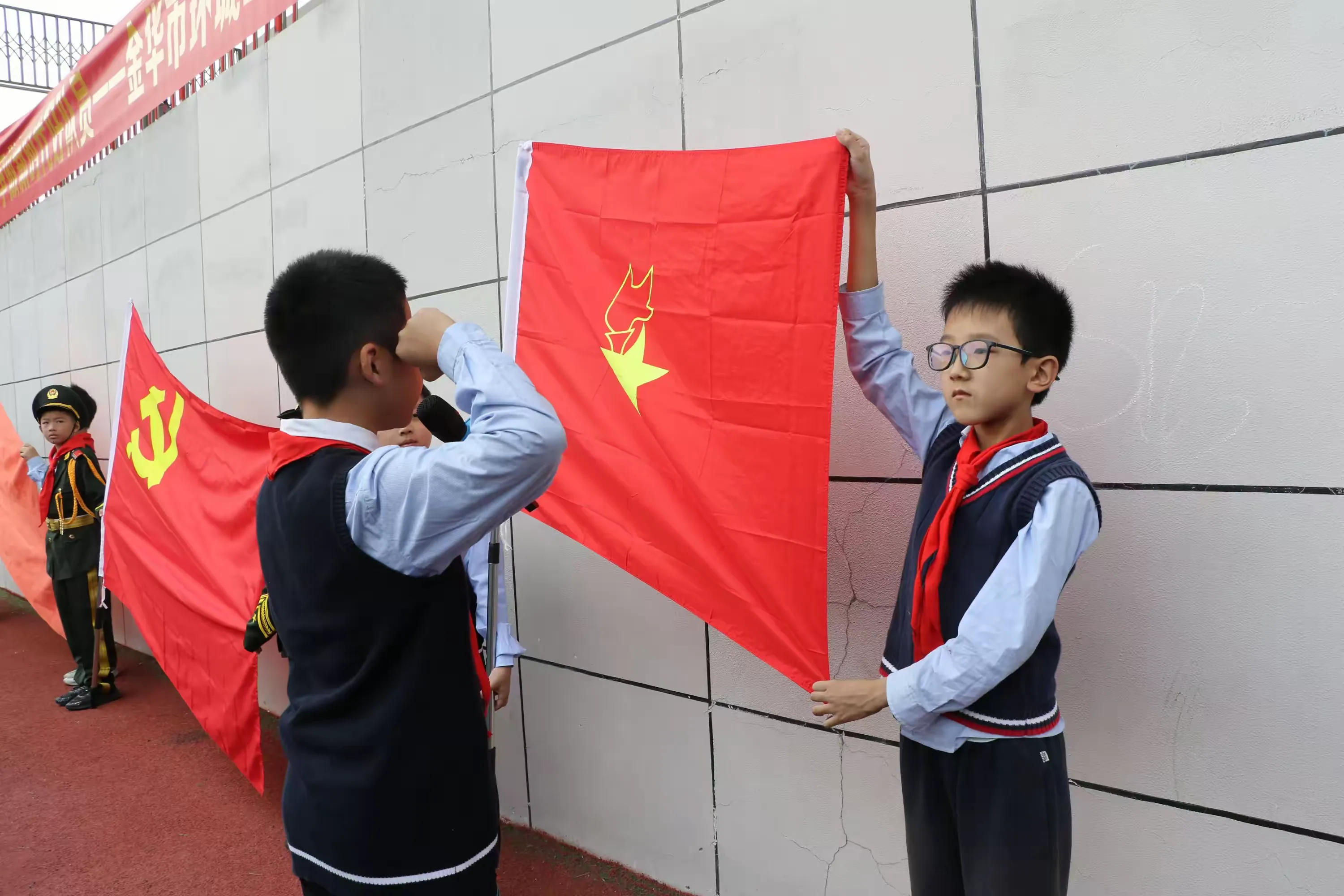 简篇-红领巾心向党 争做新时代好队员——环城二小纪念少先队建队74周年主题队日活动暨2022级新队员入队仪式