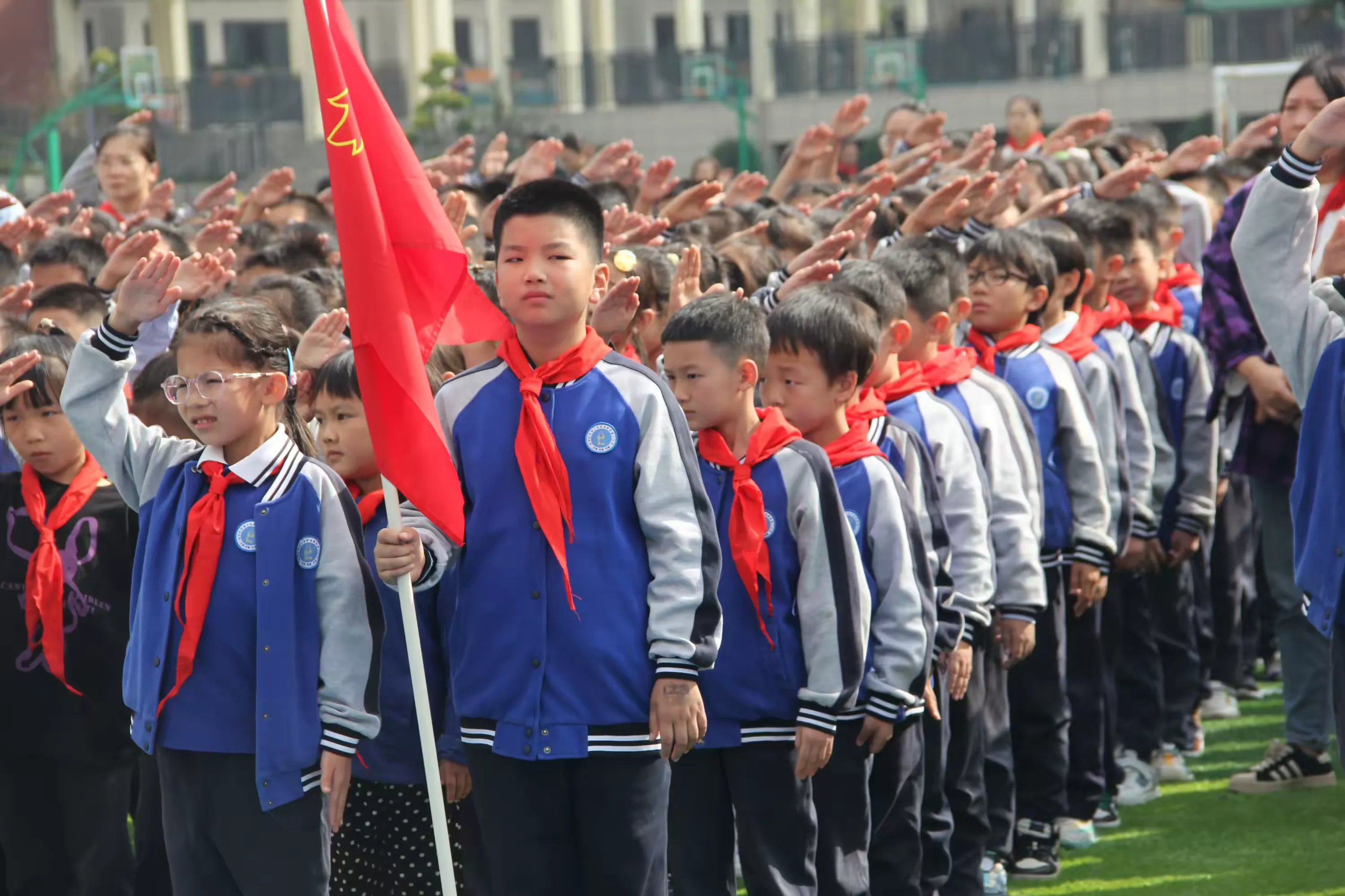 简篇-红领巾心向党 争做新时代好队员——环城二小纪念少先队建队74周年主题队日活动暨2022级新队员入队仪式