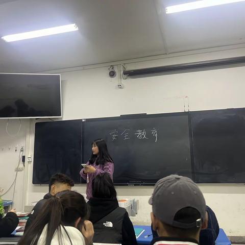 ￼农经2301班班会简报