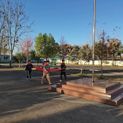 八台镇马庄小学升旗活动